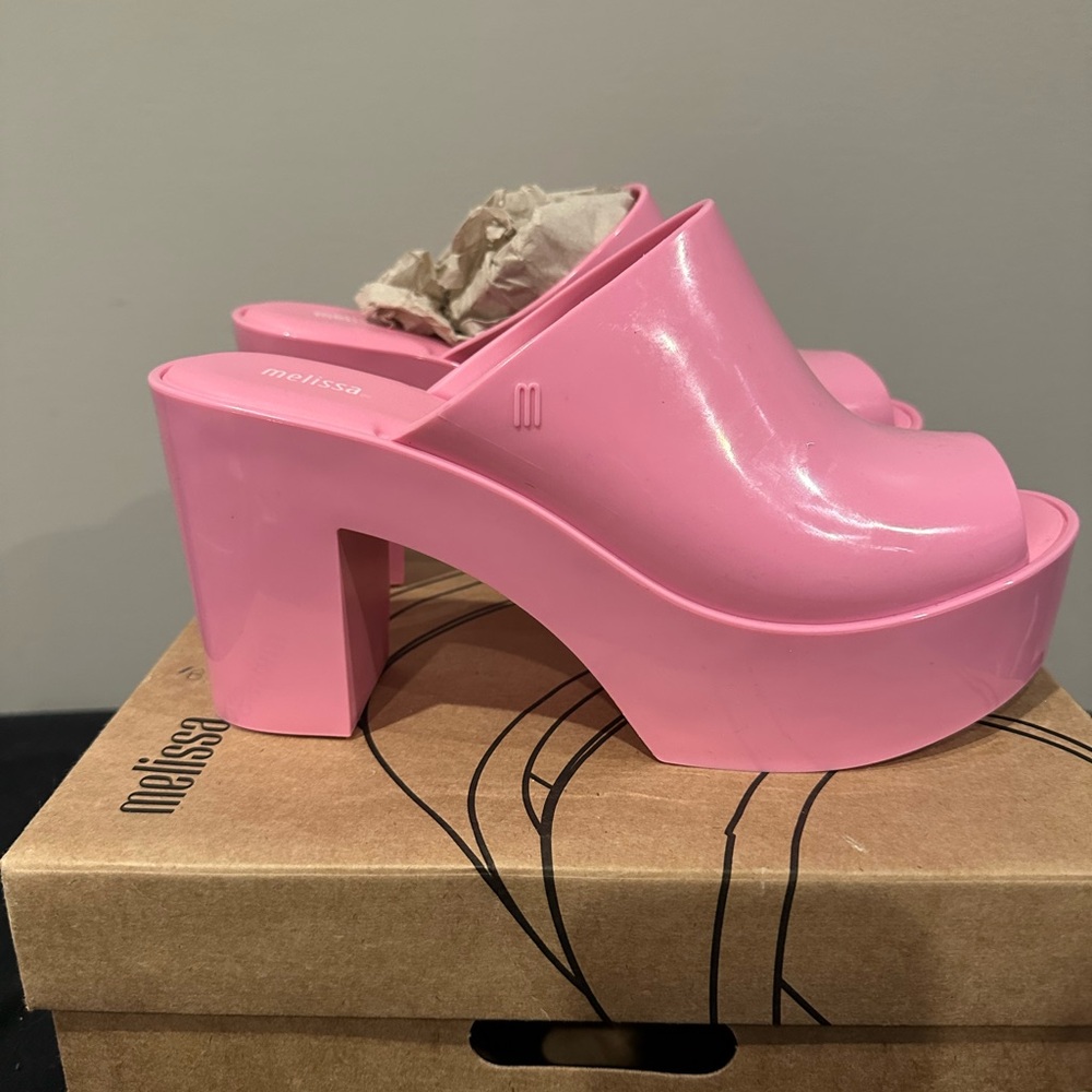 Melissa Women's Vibrant Pink Platform Clogs